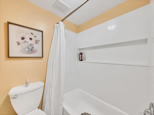 bathroom with shower / tub combo with curtain and toilet