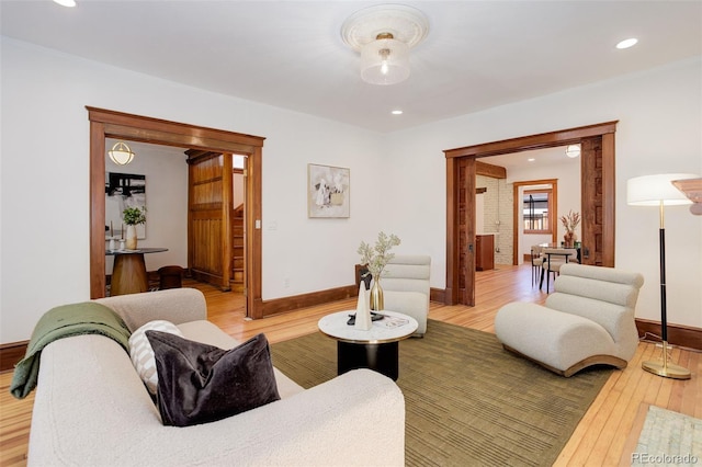 living room featuring light wood-style floors, baseboards, and recessed lighting