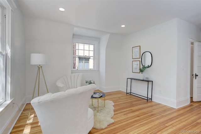 living area featuring recessed lighting, wood finished floors, and baseboards