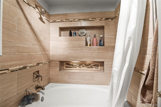 943 S Fairplay St, Aurora, CO 80012 - full bathroom with shower / bath combination with curtain