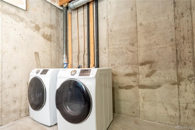 5555 E Briarwood Ave Unit 706, Centennial, CO 80122 - laundry room featuring independent washer and dryer