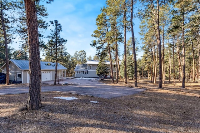 view of front of property featuring a garage and driveway