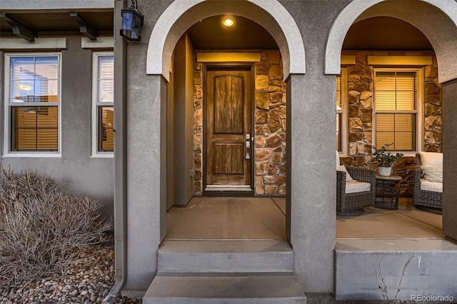 view of exterior entry featuring stucco siding