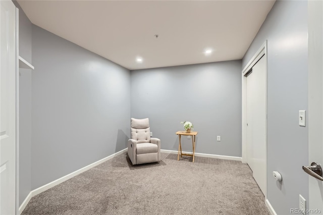 living area featuring carpet floors, recessed lighting, and baseboards