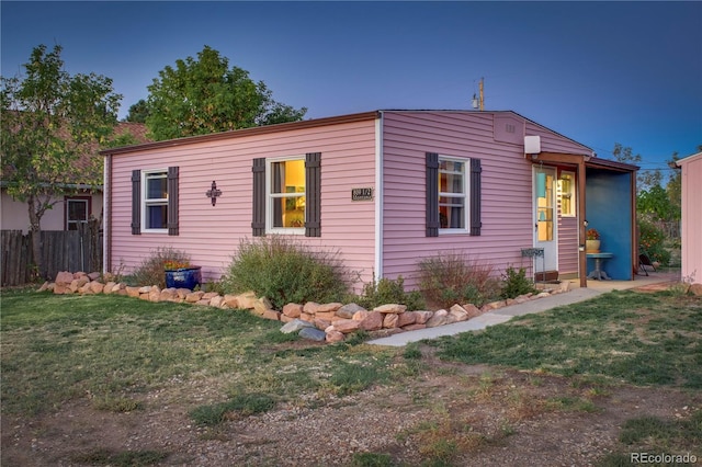 view of front facade with a front yard and fence