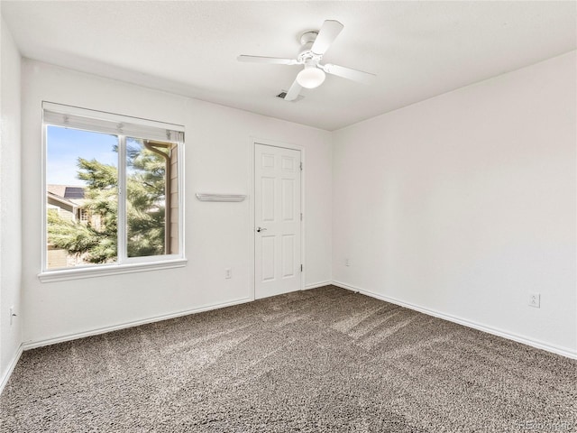 carpeted empty room featuring ceiling fan