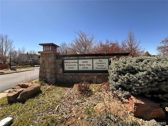 view of community / neighborhood sign