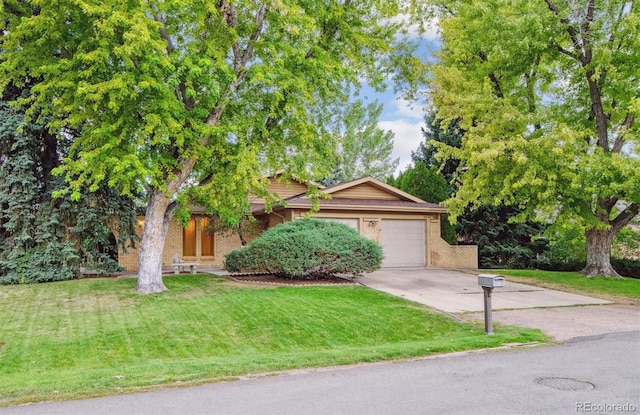 view of front of home featuring a front yard and a garage