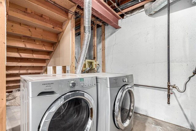 3049 E Long Cir S, Centennial, CO 80122 - laundry room featuring washing machine and dryer