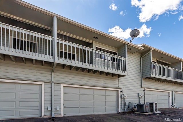 3049 E Long Cir S, Centennial, CO 80122 - view of building exterior with a garage