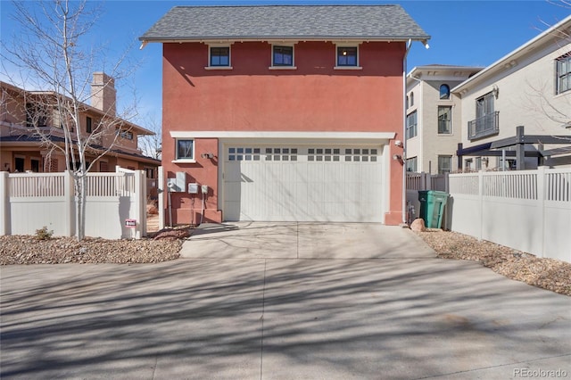 view of front property featuring a garage