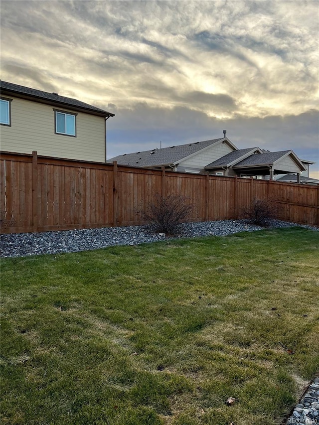 view of yard at dusk