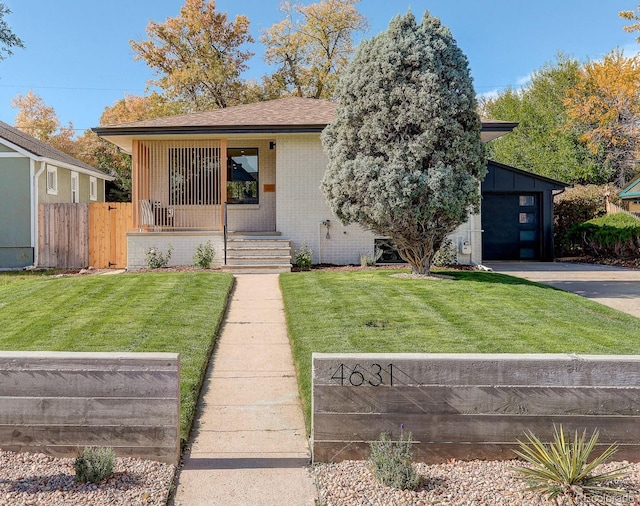 bungalow-style house featuring a front lawn