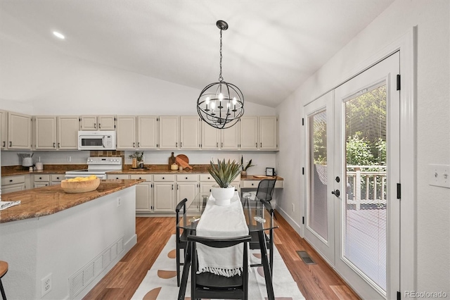 5554 S Ward Way, Littleton, CO 80127 - kitchen featuring white appliances, a chandelier, vaulted ceiling, pendant lighting, and light wood-style floors