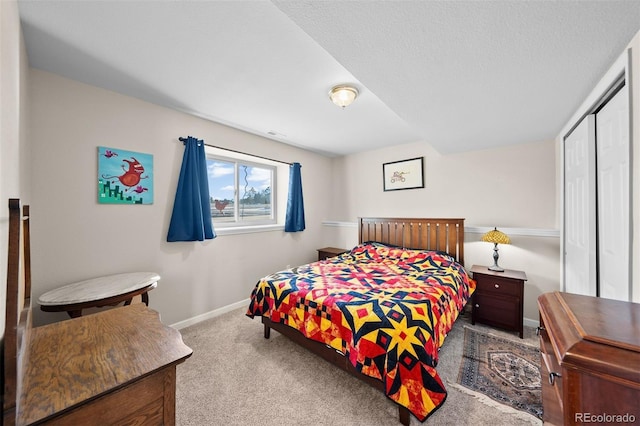 bedroom featuring carpet flooring, baseboards, and a closet