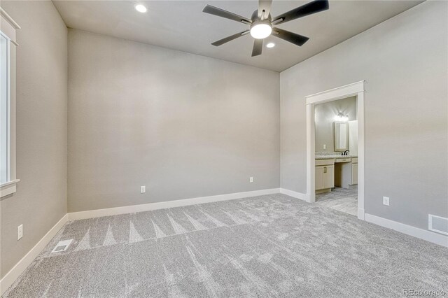 unfurnished room featuring ceiling fan and light colored carpet