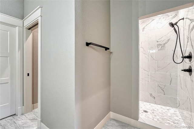 bathroom featuring tiled shower