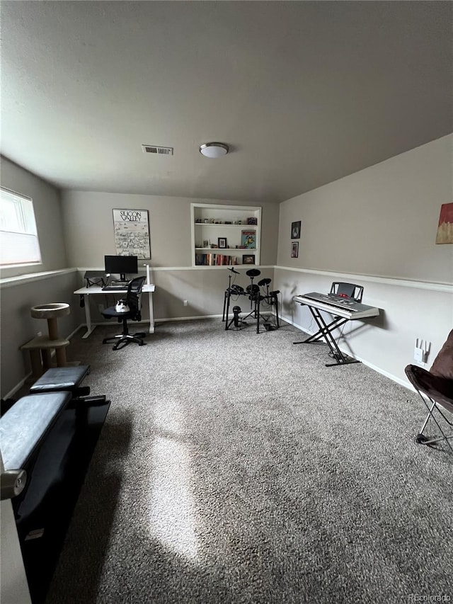 office with visible vents and baseboards