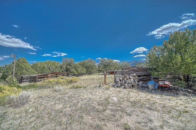 view of yard featuring a rural view