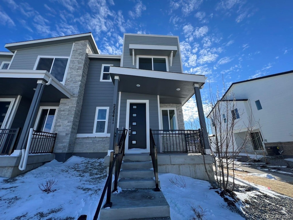 view of front of house with a porch