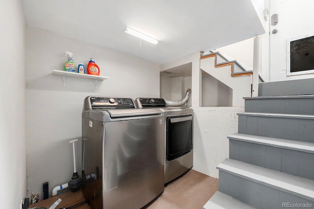 clothes washing area featuring laundry area and washing machine and dryer