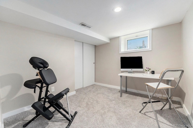 exercise room with visible vents, carpet flooring, baseboards, and recessed lighting