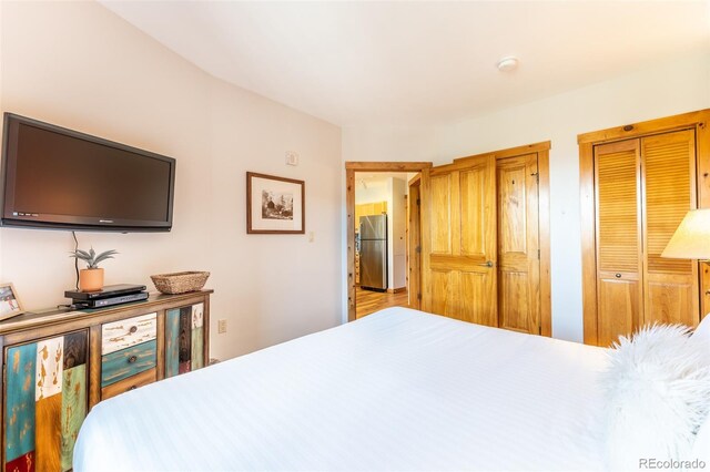 150 Dercum Sq Unit 8501, Keystone, CO 80435 - bedroom with freestanding refrigerator