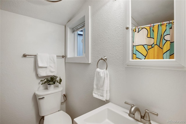 517 Canon Ave, Manitou Springs, CO 80829 - bathroom with a textured wall and a shower with curtain