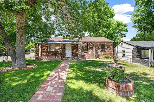 view of front facade with a front yard