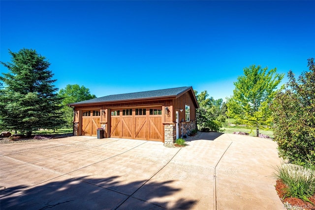 view of detached garage