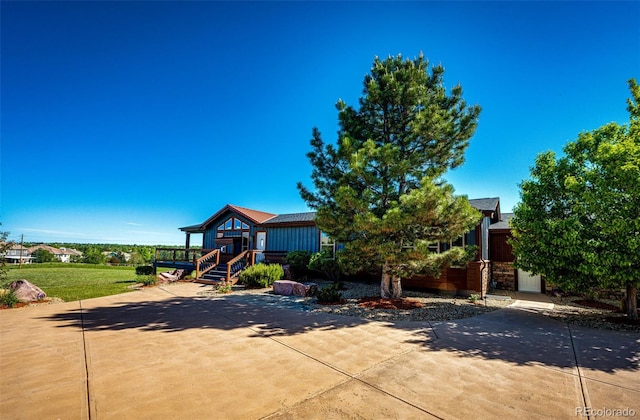 view of front facade featuring a wooden deck