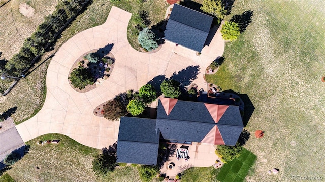 aerial view of property and surrounding area