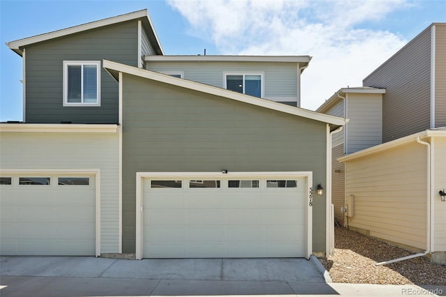 view of front of home featuring a garage and driveway