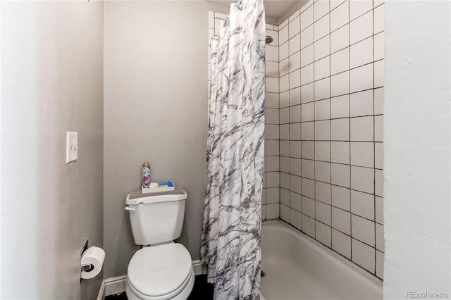 2280 S Oswego Way Unit 303, Aurora, CO 80014 - bathroom with toilet and shower / bath combo with shower curtain