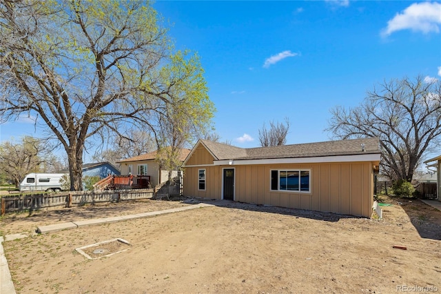 660 K Ave, Limon, CO 80828 - view of front of house featuring board and batten siding and fence