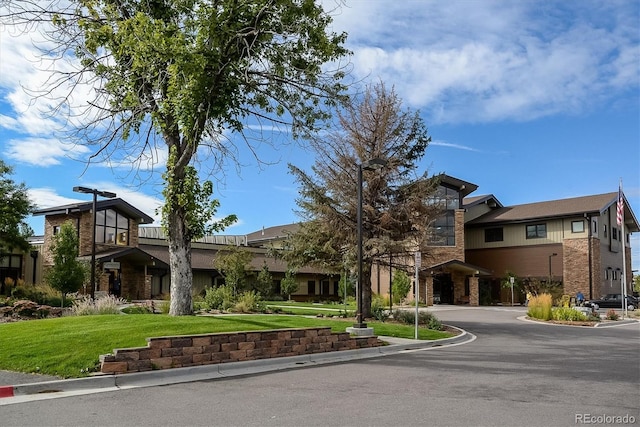 view of front of house with a front lawn