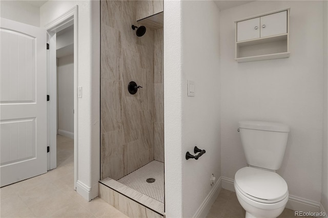 420 Sunshine Pkwy, Golden, CO 80403 - full bath featuring a tile shower, tile patterned flooring, toilet, and baseboards