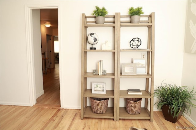 room details featuring hardwood / wood-style floors