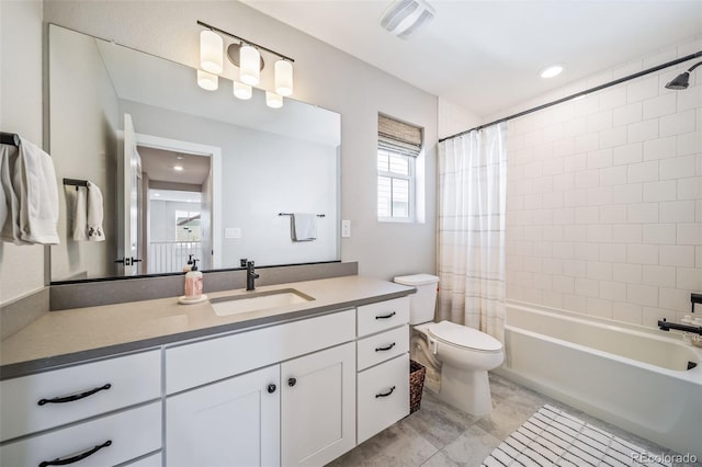 full bath with shower / bath combination with curtain, recessed lighting, vanity, and toilet