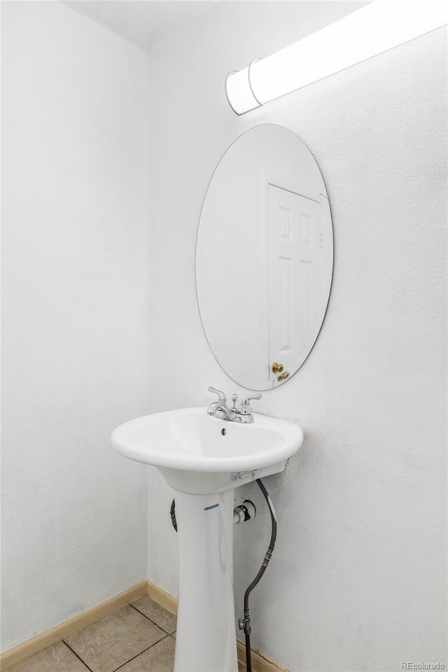 923 S Fairplay St, Aurora, CO 80012 - bathroom featuring baseboards and tile patterned floors