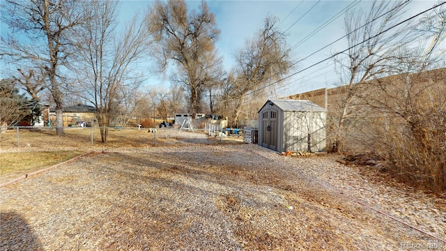 view of yard with a storage unit