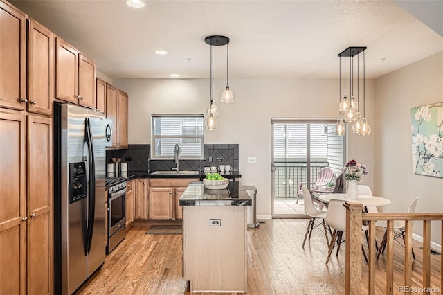 453 S Quay St, Lakewood, CO 80226 - kitchen featuring decorative backsplash, light wood-type flooring, a sink, stainless steel appliances, and recessed lighting