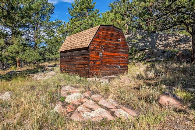 view of outbuilding