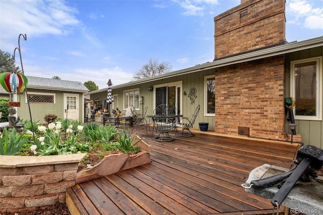 deck with outdoor dining space