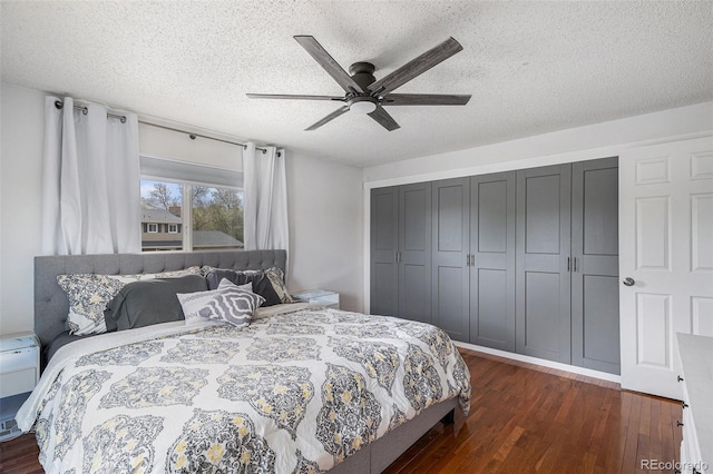 bedroom featuring a closet, ceiling fan, a textured ceiling, and dark wood-style flooring