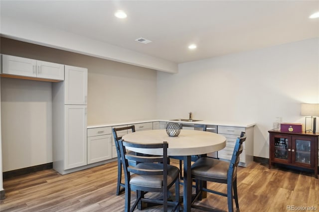 dining room featuring baseboards, recessed lighting, light wood-style flooring, and visible vents
