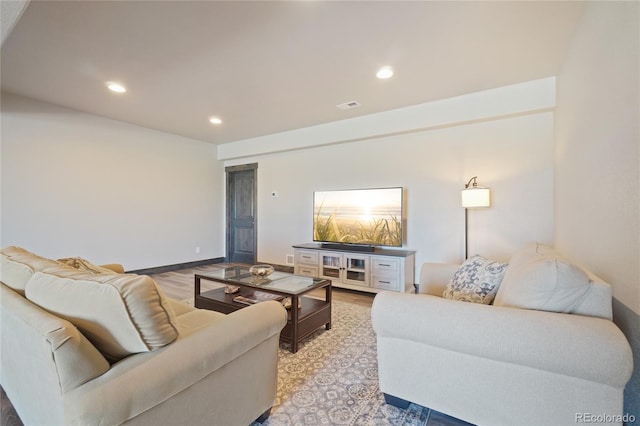 living area featuring recessed lighting, baseboards, visible vents, and light wood-style flooring
