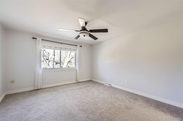 carpeted empty room featuring ceiling fan