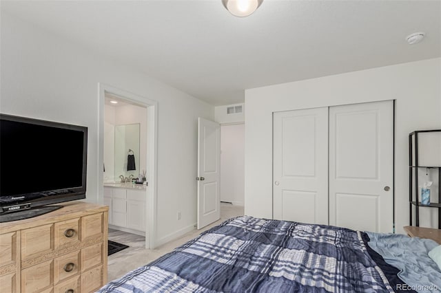 17471 Gandy Dancer Ln, Parker, CO 80134 - bedroom featuring light carpet, a closet, and connected bathroom