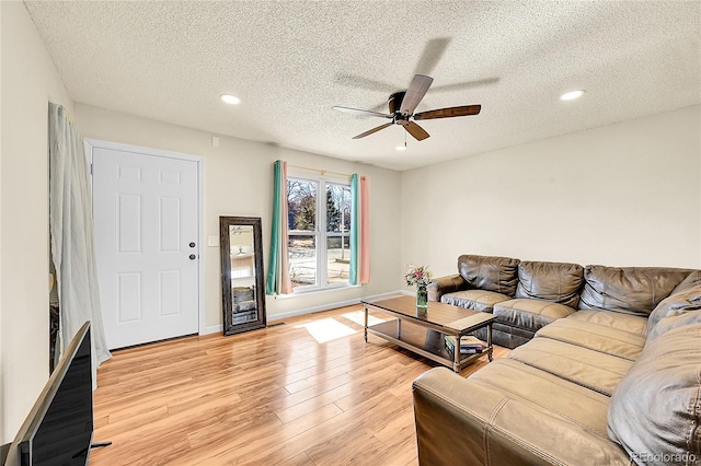 living room with recessed lighting, baseboards, light wood-type flooring, and ceiling fan